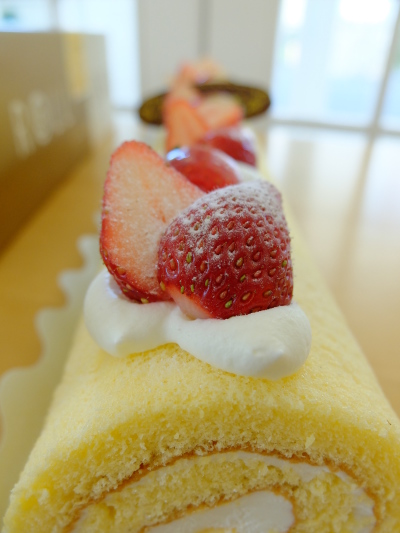 ホントに長い！かめまんの「ながーいロールケーキ」