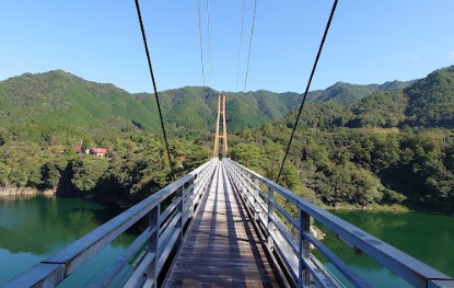 すきむらんど大つり橋