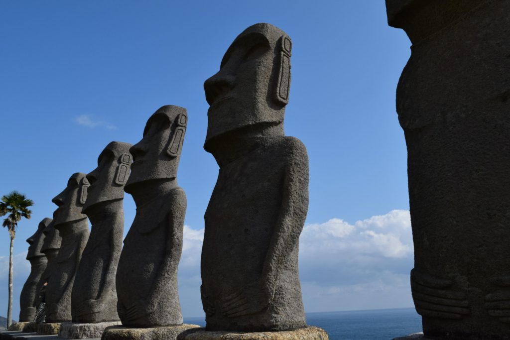 サンメッセ日南 モアイ像