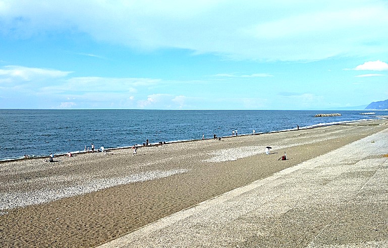 「日本の渚百選」　ヒスイ海岸