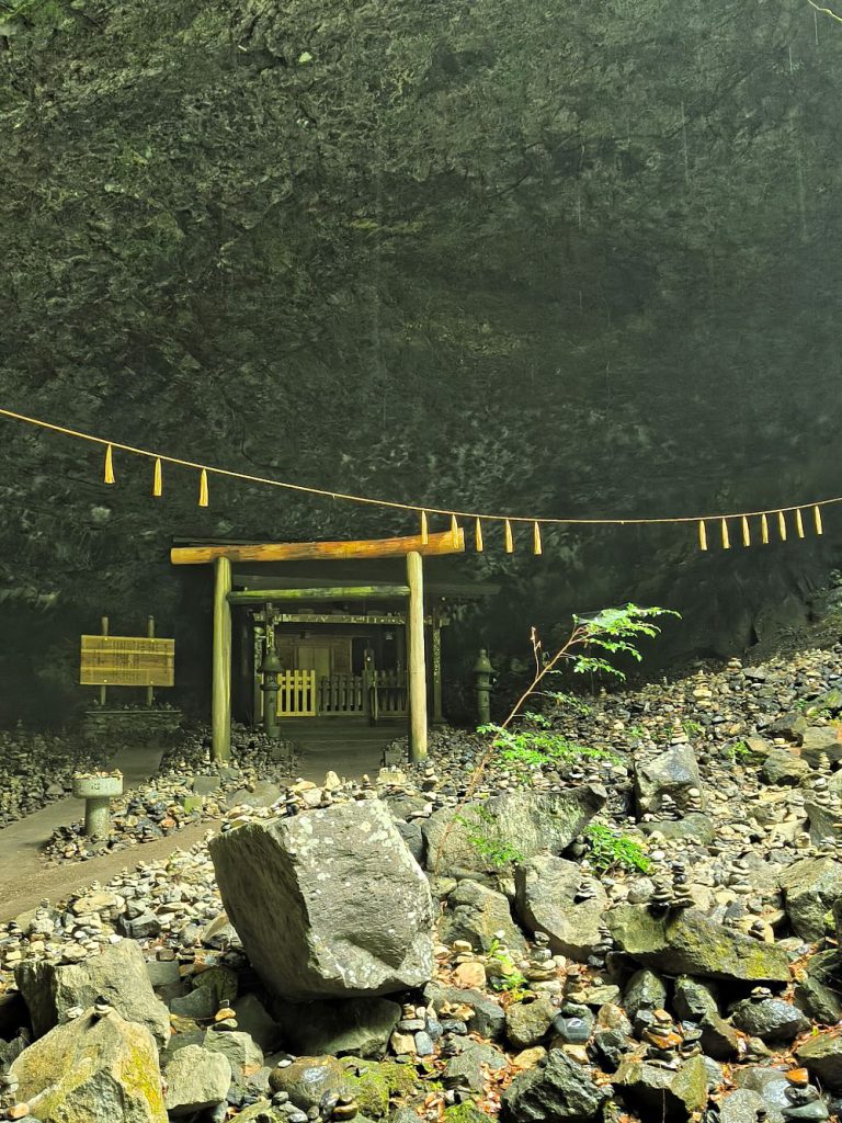 天安河原（あまのやすがわら）