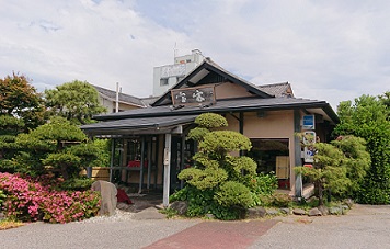 伝統の味わいとおもてなし　味処 宝家