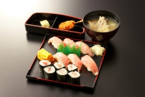 寿司喰いねぇ! お寿司屋さんが並ぶ｢清水すし横丁｣。