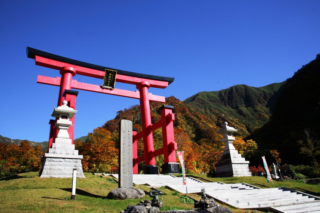 湯殿山神社　本宮