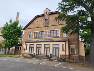 国指定重要文化財の温泉施設「片倉館」