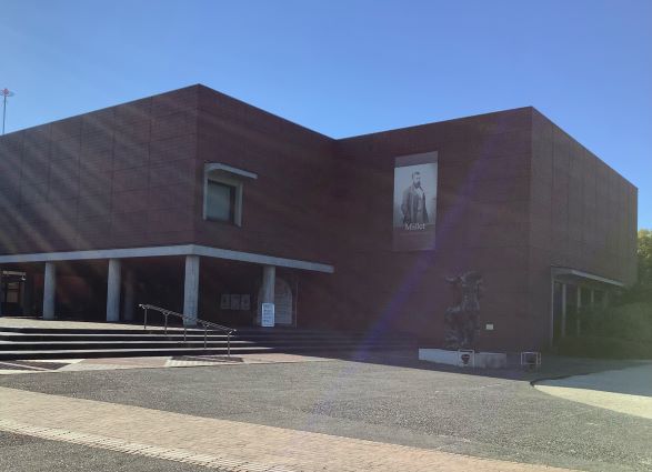 山梨県立美術館