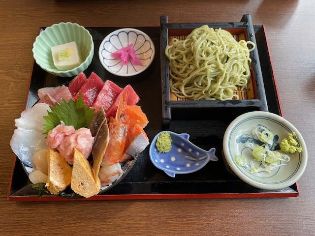 デカ盛りで話題！　そば処　名古屋